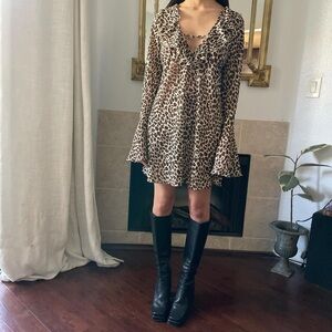 Leopard print mini slip dress with V-neckline and long bell sleeves